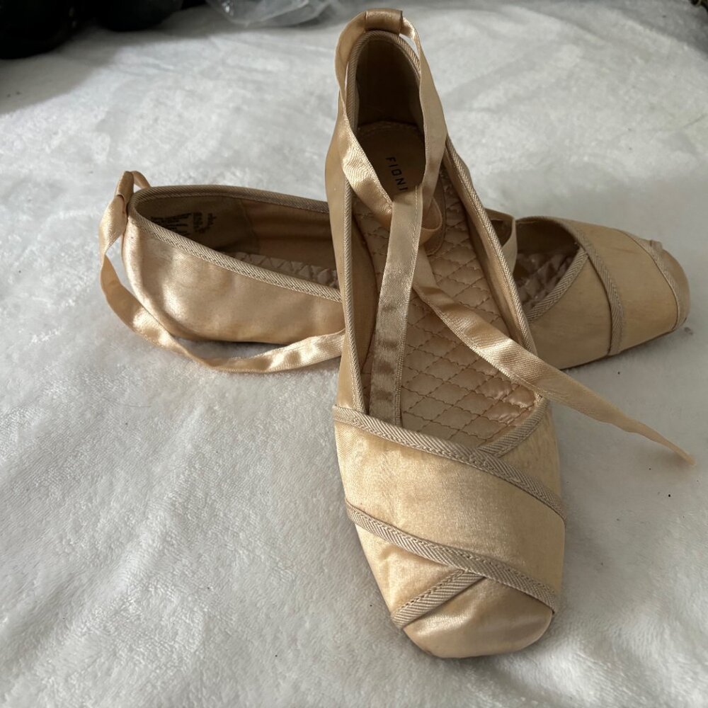 Fioni Ballet Flats in gold